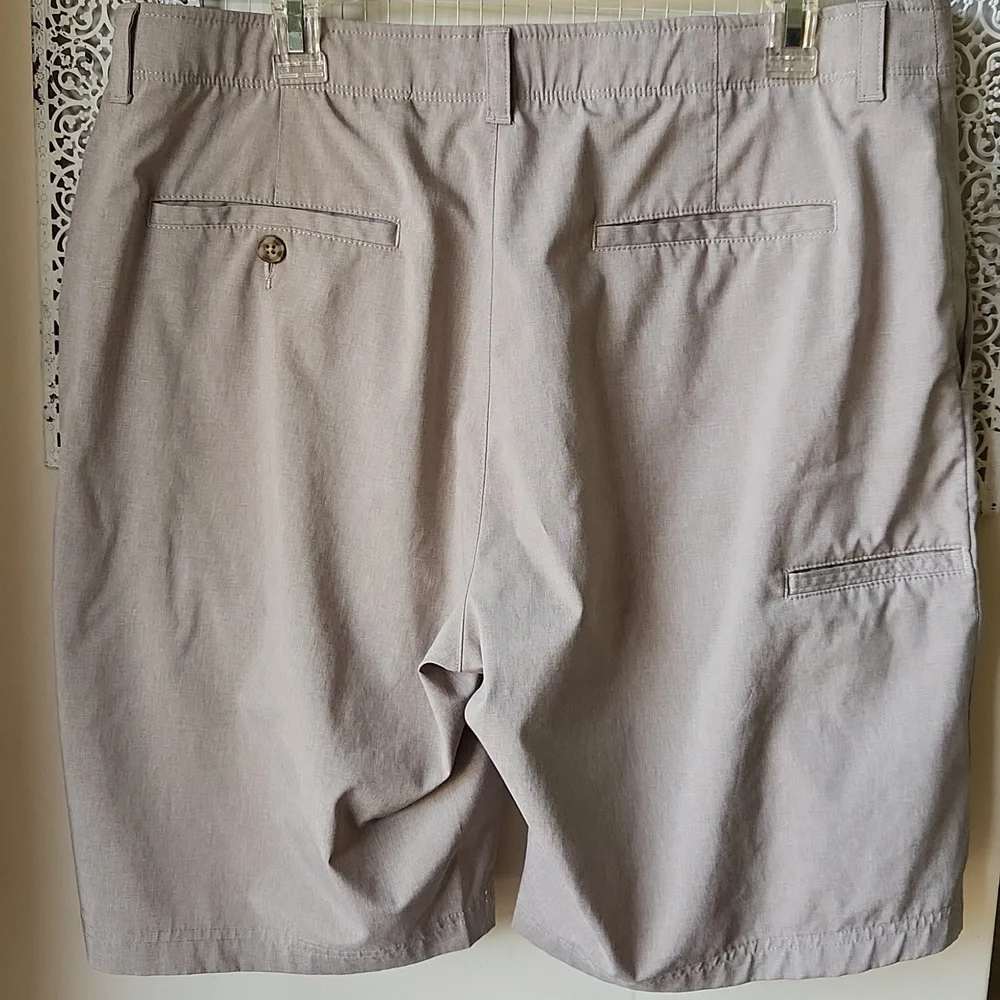 PGA Tour Shorts‎ Men's sz 38 tan golf